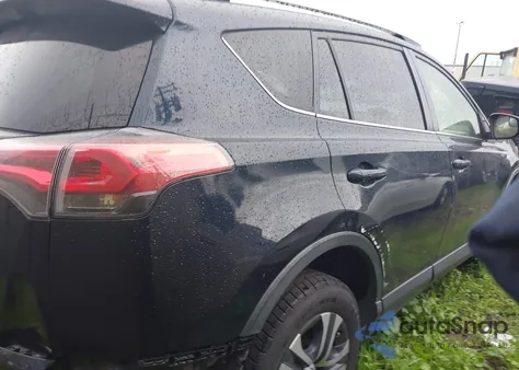 2017 Toyota Rav4 Le z USA, uszkodzony, nr VIN JTMBFREVXHJ710903